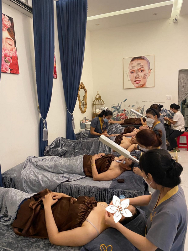 Ella Beauty Spa Kon Tum sở hữu đội ngũ nhân viên chuyên nghiệp và tay nghề cao 